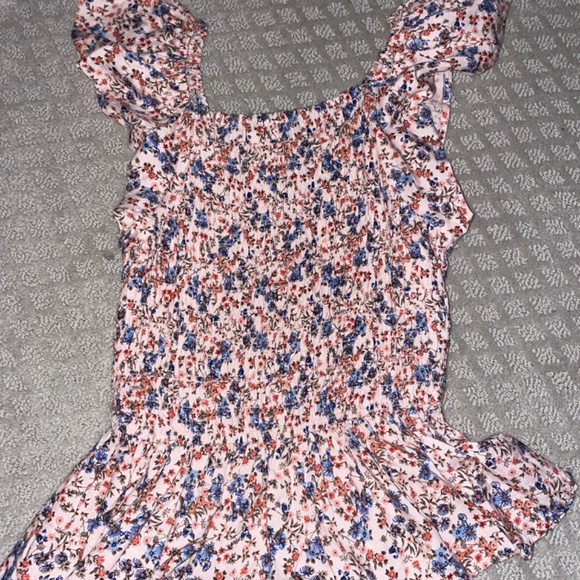 fitted flowy floral top - Picture 3 of 3